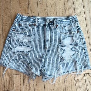 American eagle 90s boyfriend shorts size 4 great condition